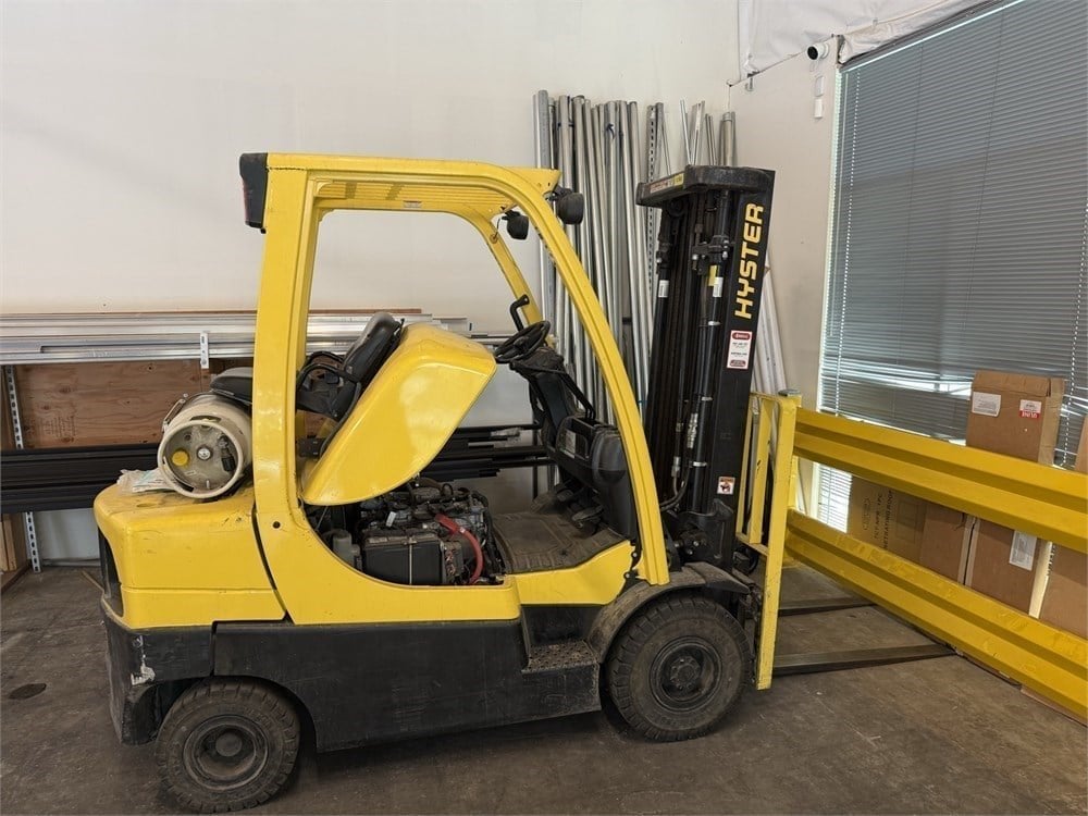 2015 Hyster 5,000 pound LPG forklift